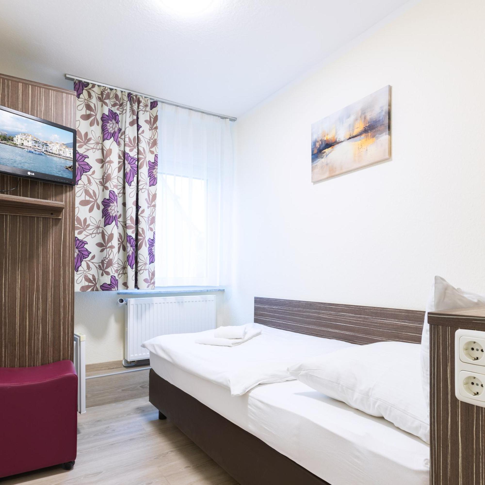 Pension Altes Backhaus Herzogenaurach Exterior foto