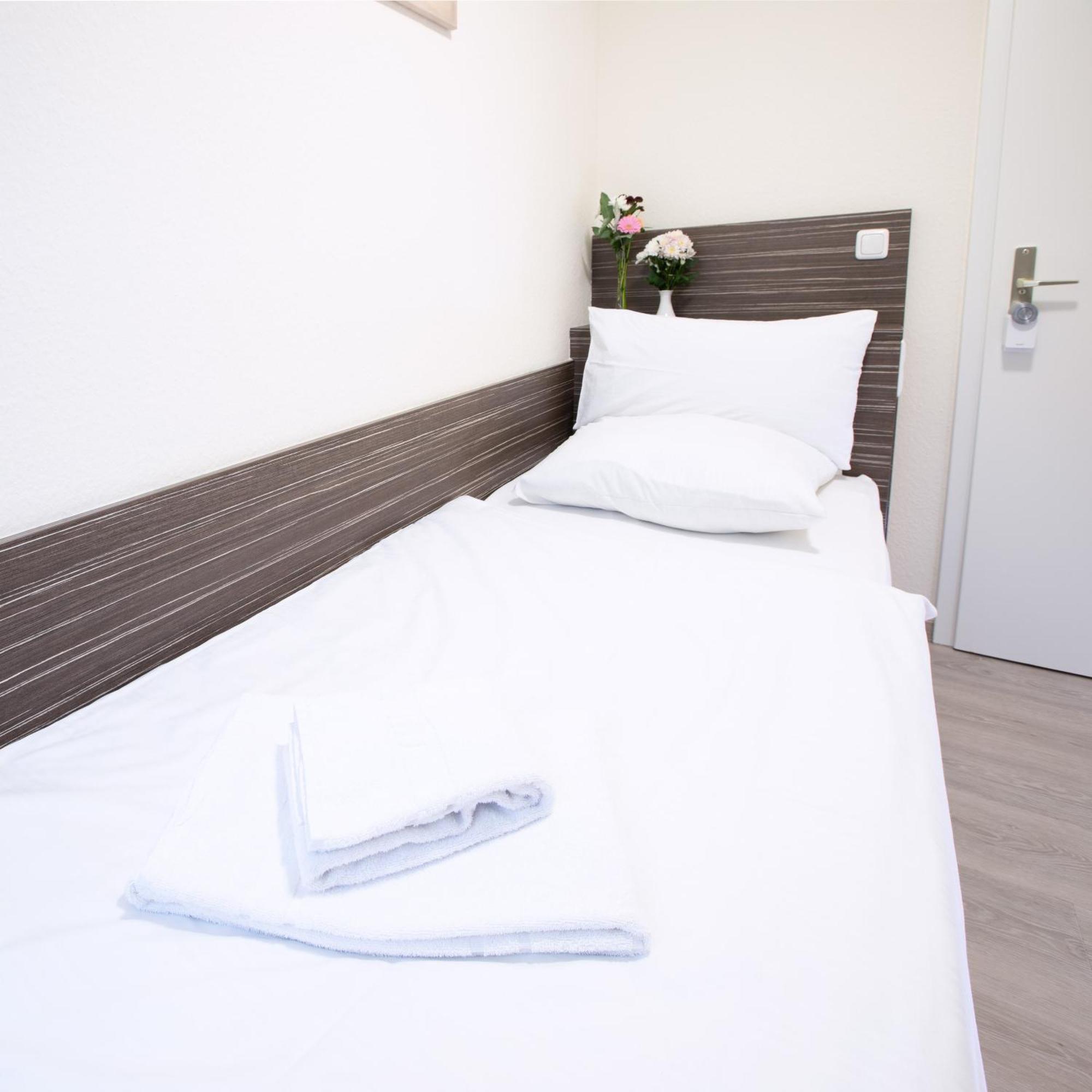 Pension Altes Backhaus Herzogenaurach Exterior foto